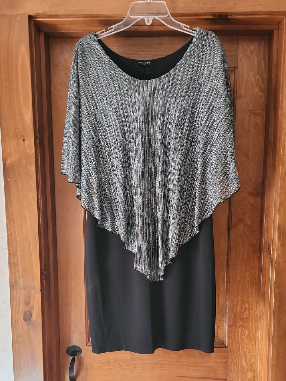 EnFocus Studio Dress Sleeveless Black With Metallic Silver Cape Drap Size 14